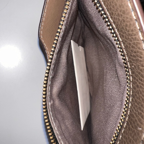 🤎AUTHENTIC MARC JACOBS TOP HANDLE HANDBAG WITH GOLD TONE HARDWARE 🤎 - Picture 7 of 7